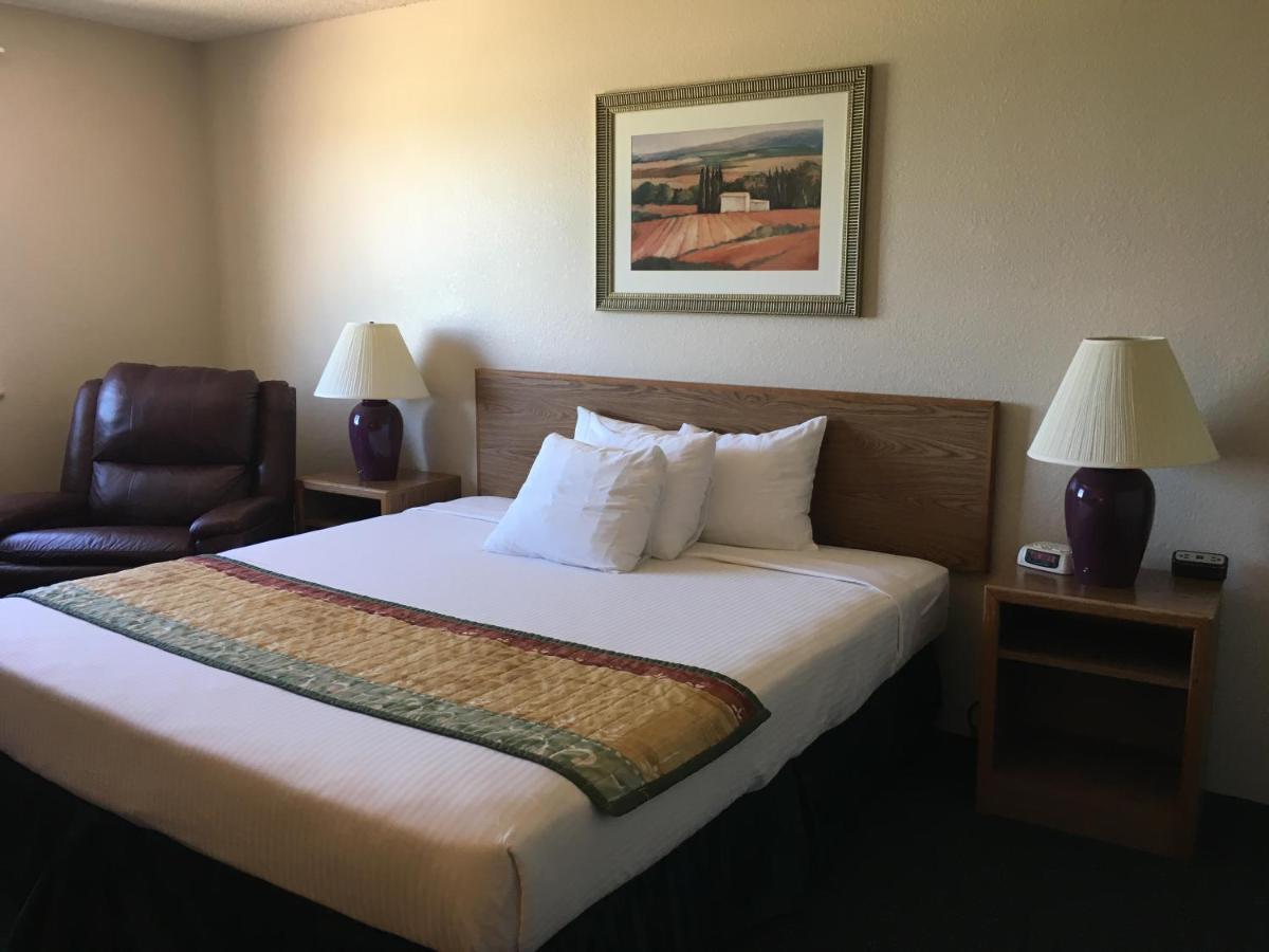 Cassville Four Seasons Inn & Suites Exteriér fotografie