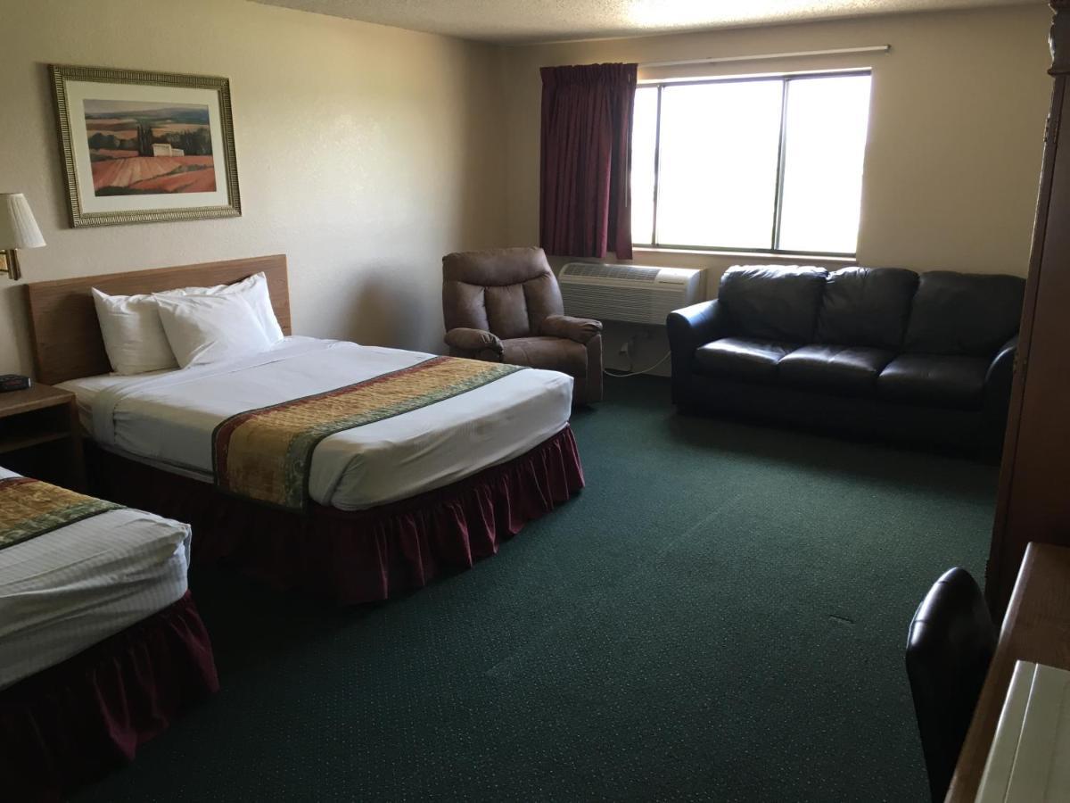 Cassville Four Seasons Inn & Suites Exteriér fotografie