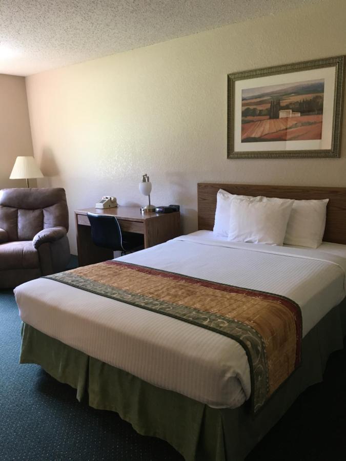 Cassville Four Seasons Inn & Suites Exteriér fotografie