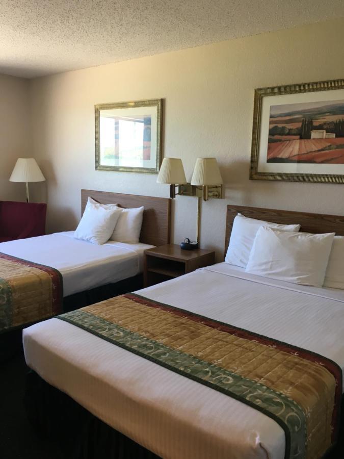 Cassville Four Seasons Inn & Suites Exteriér fotografie