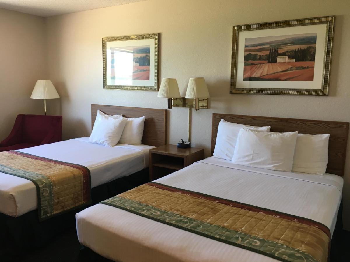 Cassville Four Seasons Inn & Suites Exteriér fotografie