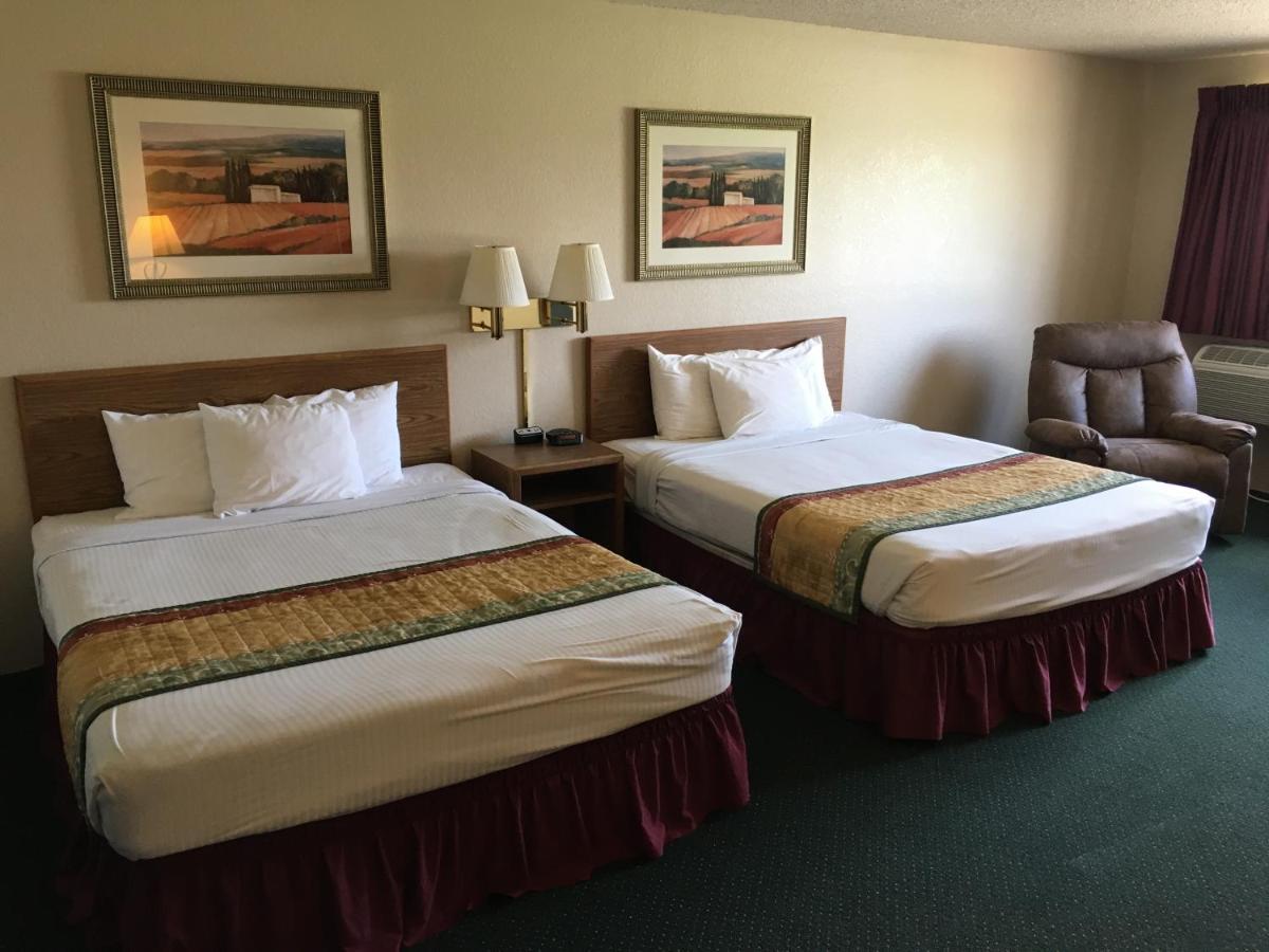 Cassville Four Seasons Inn & Suites Exteriér fotografie