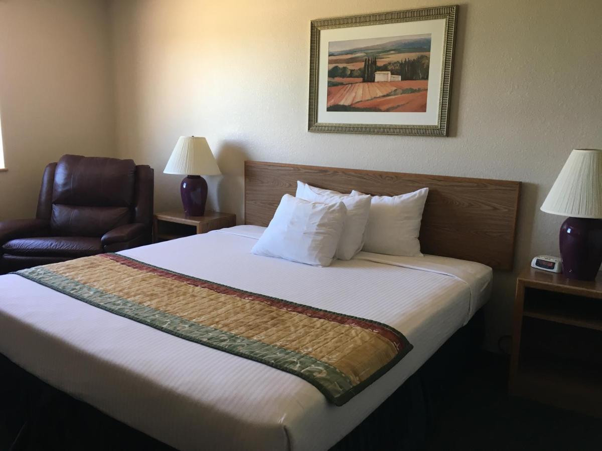 Cassville Four Seasons Inn & Suites Exteriér fotografie